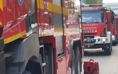 Incendiu la o saună din Iași: Pompierii luptă să salveze o cabană turistică