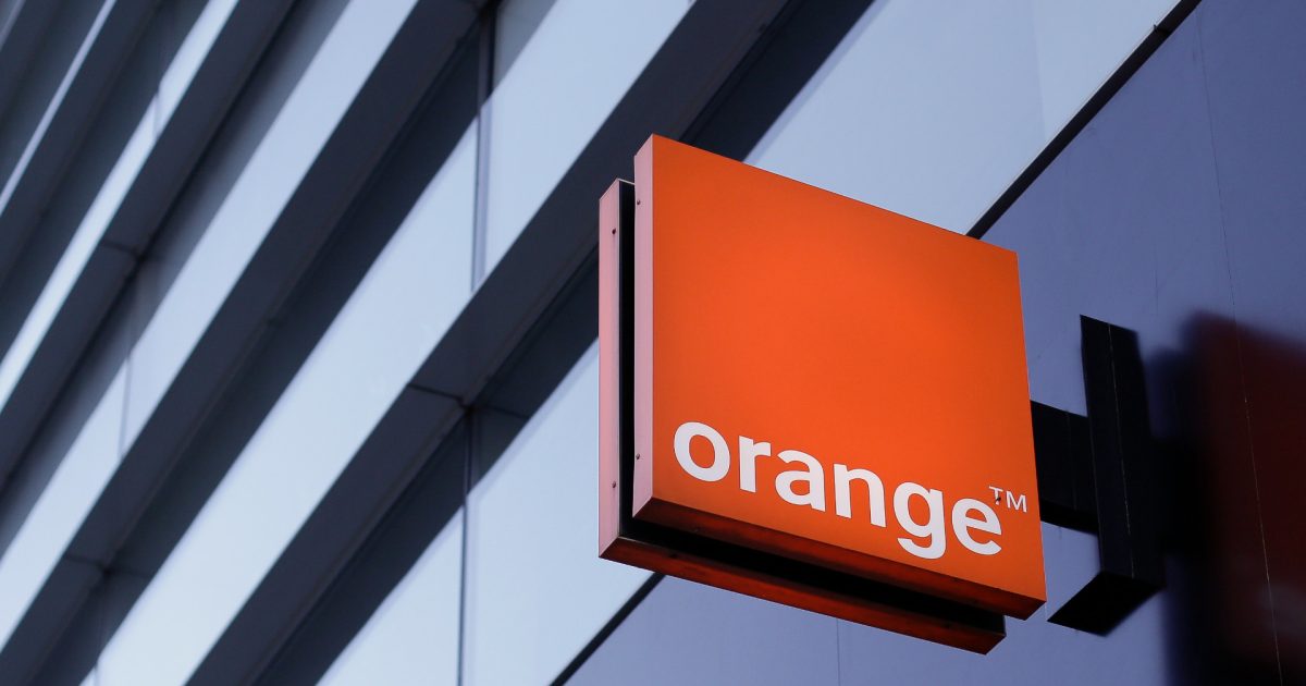 Orange, noua lovitură: Înjumătățește prețul la fibră și TV