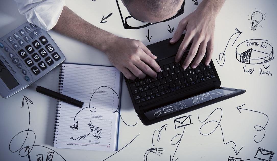Românii, mai productivi la muncă decât colegii din Europa