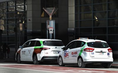 Boston: Taxiurile ajută șoferii să prindă curse Uber, Lyft