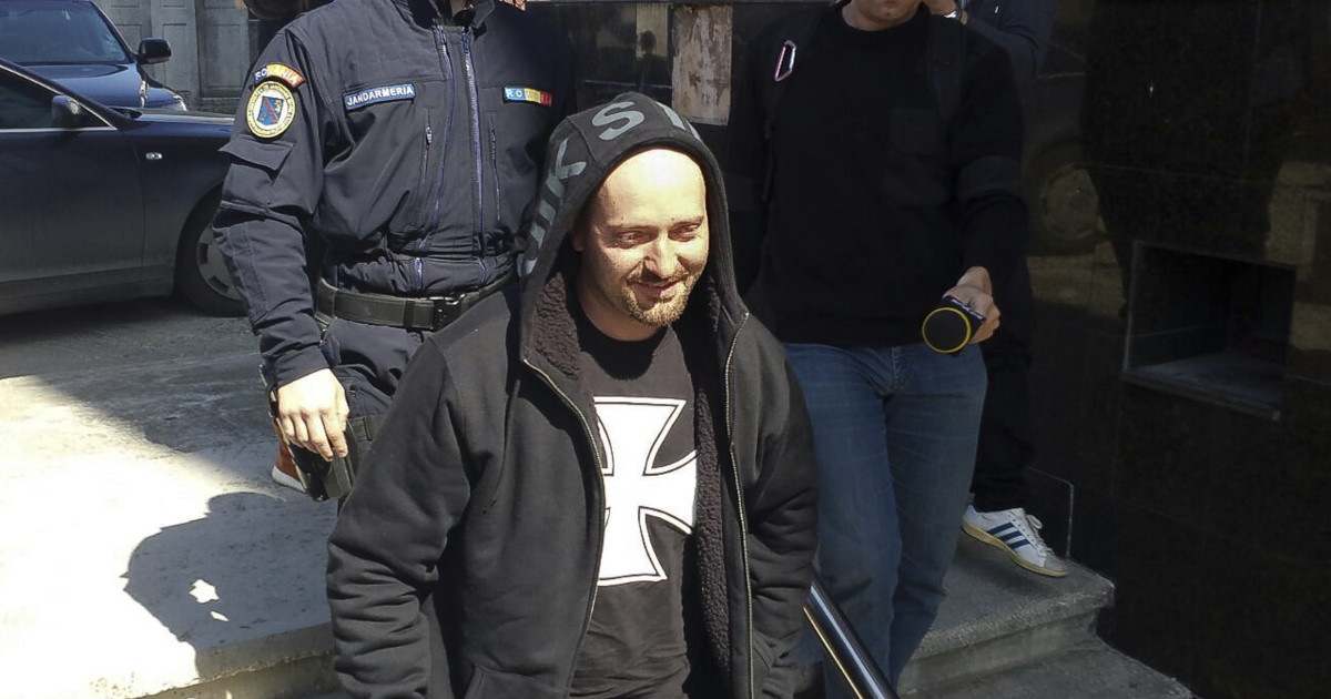 Cheloo, încătușat și dus la spital de poliție