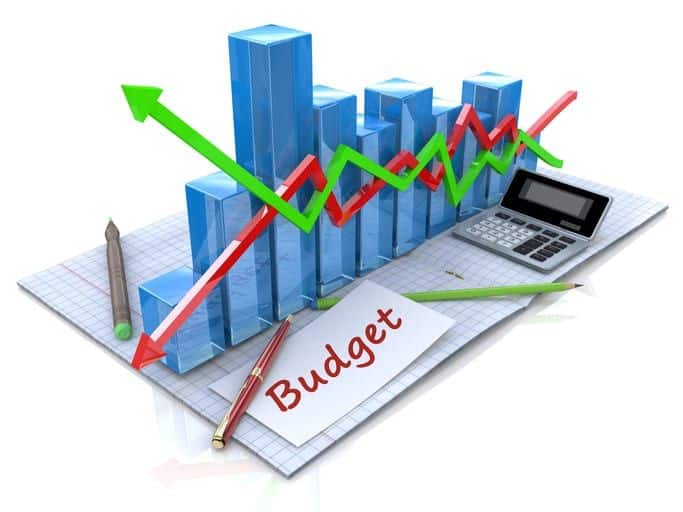 Deficitul bugetar, la jumătate: România crește veniturile, taie cheltuielile