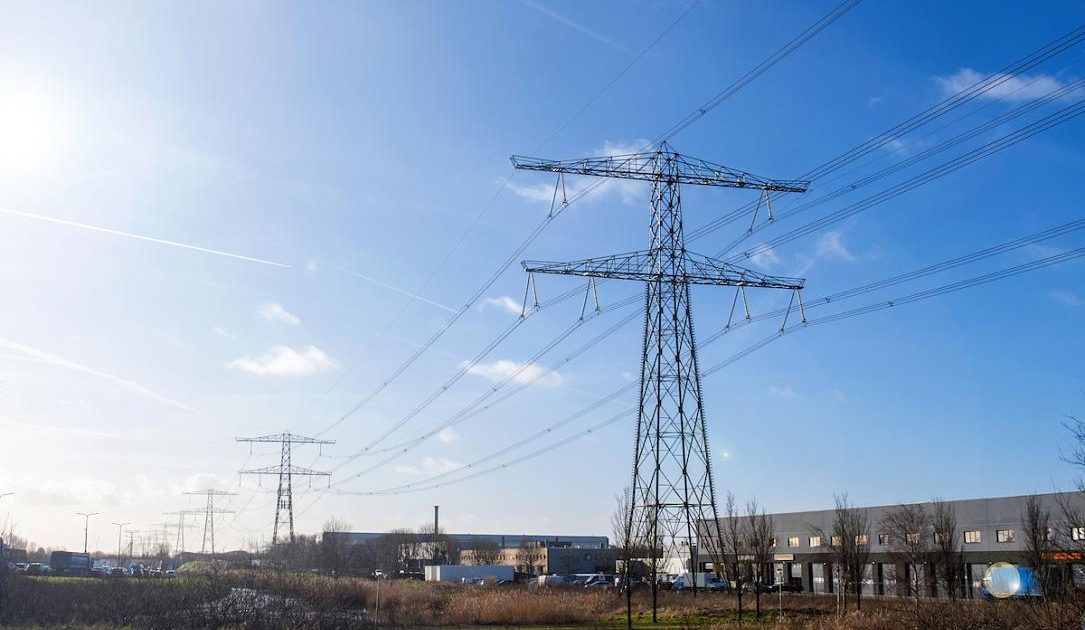 Producție energie România scade. Regenerabilele avansează