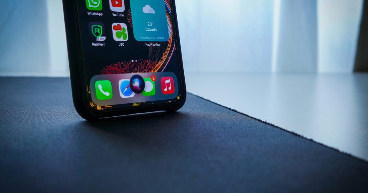 Siri AI de la Apple, în sfârșit lansat după amânări