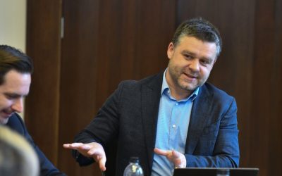 Ciucu absentează la ședința PNL: Veștea, singur contra atacurilor