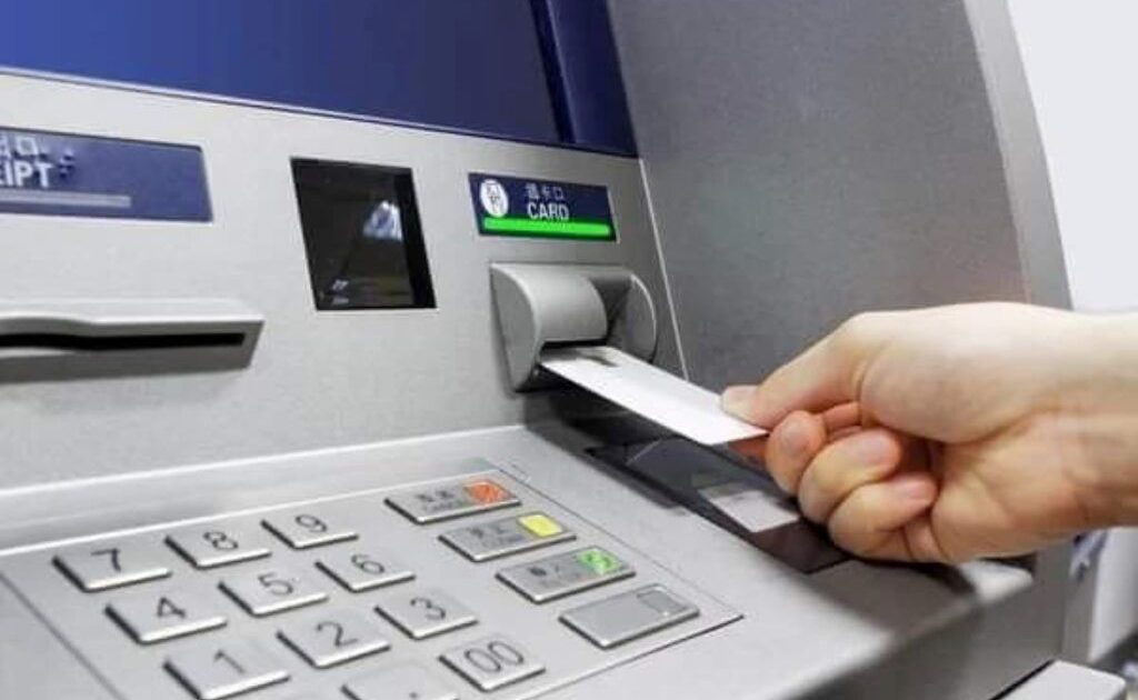 Banca, altfel: Cardurile clasice, spre istorie. Ce preconizări sunt