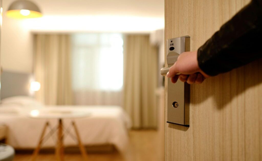 Hoteluri: Cum te fac românii să deschizi-ți portofelul
