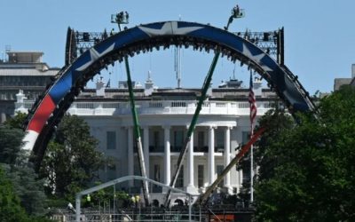 Trump, 80 de ani cu lupte MMA la Casa Albă