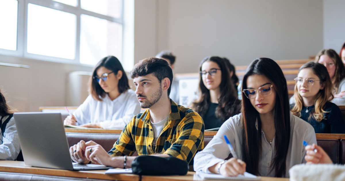 Facultăți unde poți intra fără examen de admitere în 2026. Lista universităților care iau în calcul media de la bacalaureat