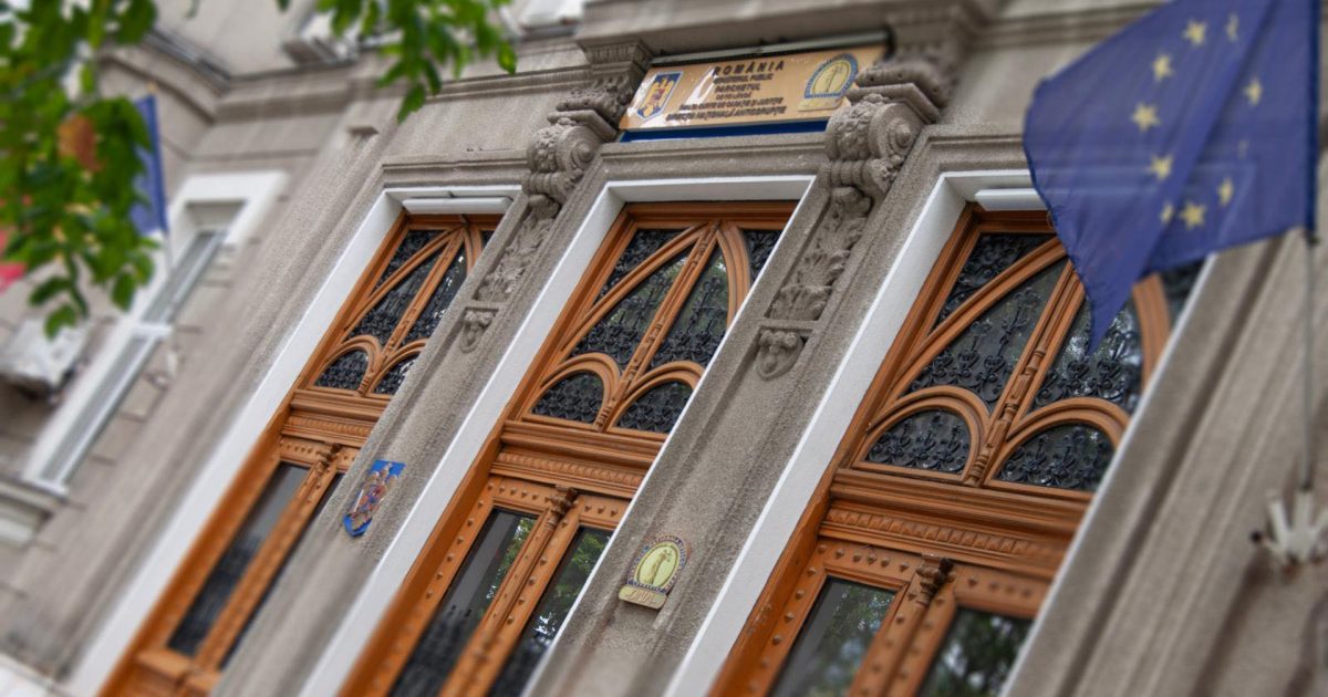 Trei directori din Apărare, acuzați de corupție, sub arest la domiciliu