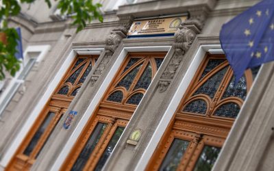 Trei directori din Apărare, acuzați de corupție, sub arest la domiciliu