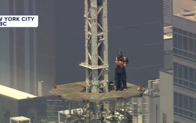 Ruși pe Empire State: Cerere în căsătorie, pace mondială șI arestare