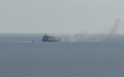 Incendiu pe Marea Neagră: Nava, lovită în afara apelor, confirmă Nicușor Dan