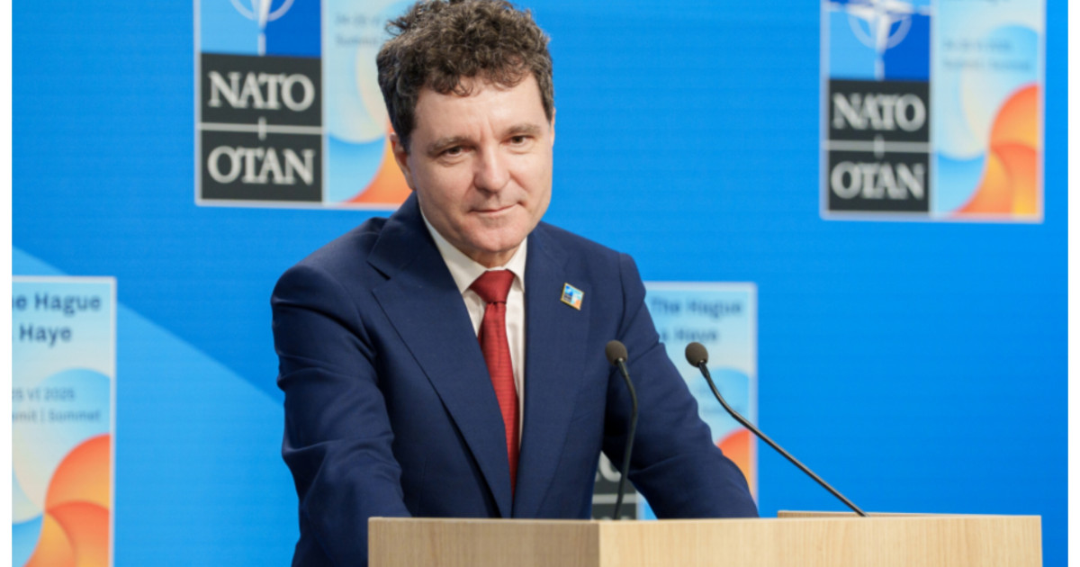 Nicușor Dan cu liderii NATO: Unde au stat președintele și partenera