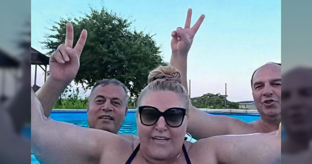 Șoșoacă, din piscină, minte cras: România 60% din apa UE