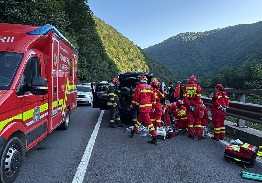 Tragedie pe Valea Oltului: Stâncă ucigașă pe șosea, un bărbat mort