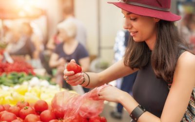 Pericol la piață: 70.000 de români anual bolnavi din cauza alimentelor