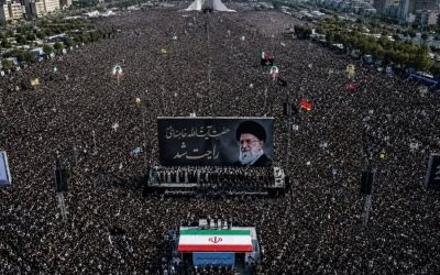 Qom în doliu: O mare mulțime își ia rămas bun de la Khamenei
