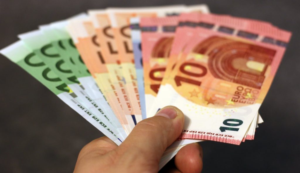Profesoară din Germania, salariu crescut 17 ani în concediu medical