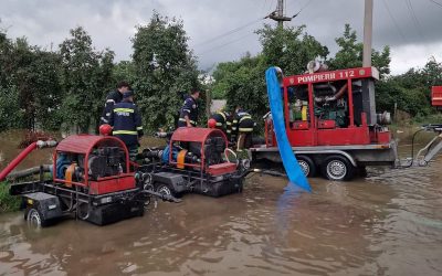 Inundații puternice: Case devenite capcane, evacuați de urgență