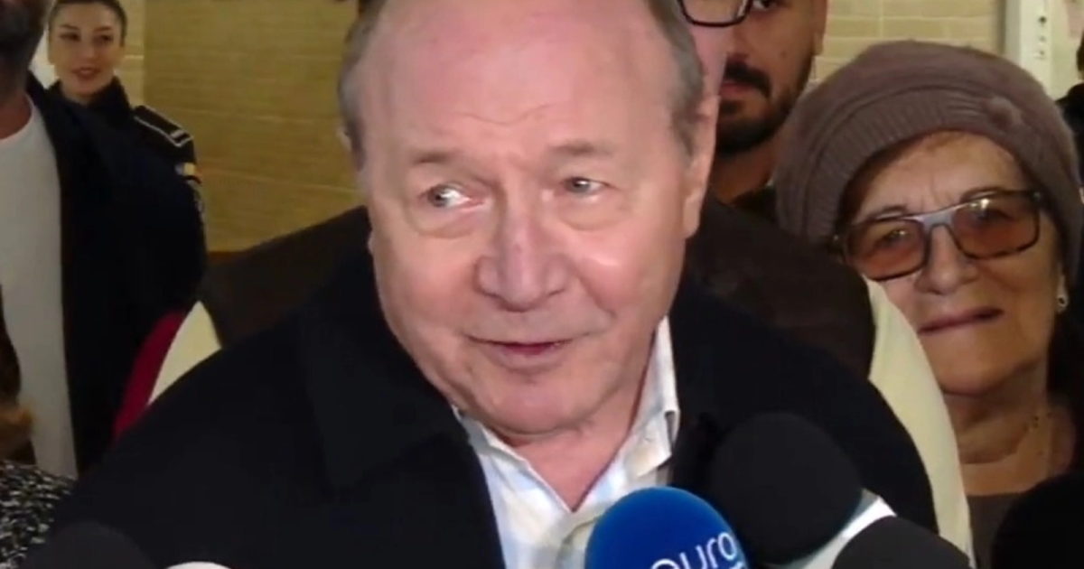 Băsescu rupe tăcerea: Legea salarizării, ținută la sertar de șmecheri