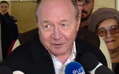 Băsescu rupe tăcerea: Legea salarizării, ținută la sertar de șmecheri