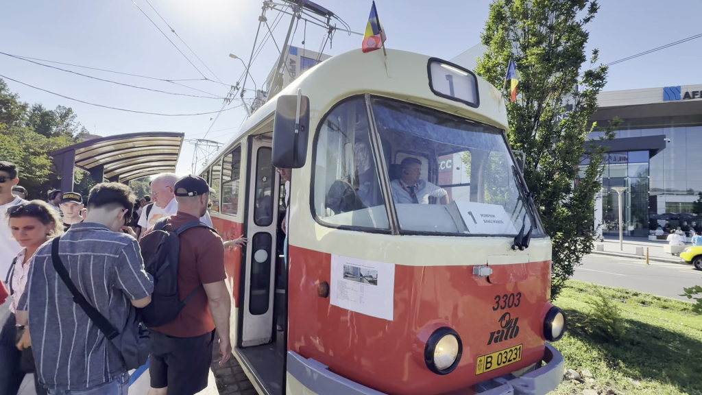 Tatra pleacă din București: 53 de ani pe șine, acum spre depou