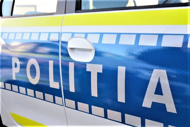 Constanța: Șase răniți, două mașini răsturnate după impact