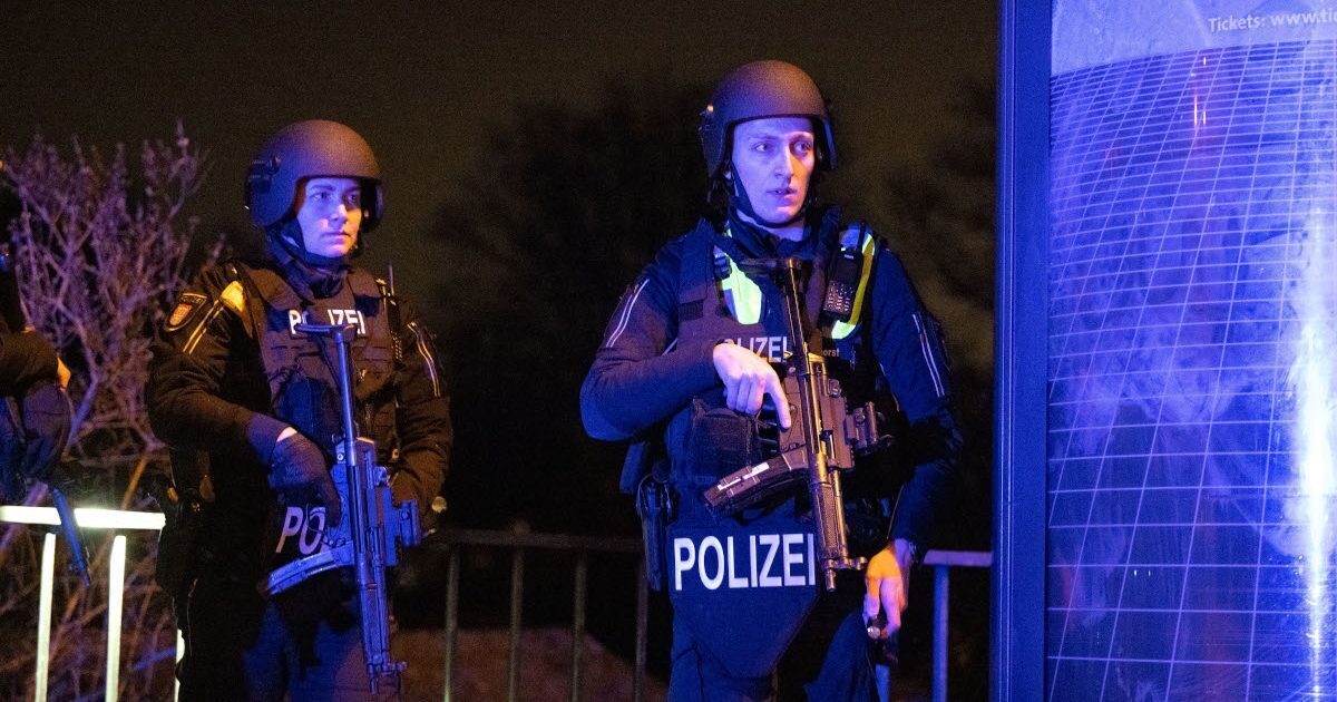 Tragedie lângă Berlin: Doi morți într-un liceu. Criminalul, în libertate
