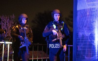 Tragedie lângă Berlin: Doi morți într-un liceu. Criminalul, în libertate