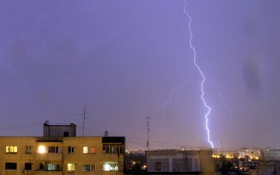 Cod roșu furtuni Alba-Maramureș: Ploi torențiale și fulgere