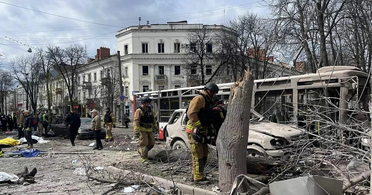 Sumî sub bombe ghidate: 5 răniți