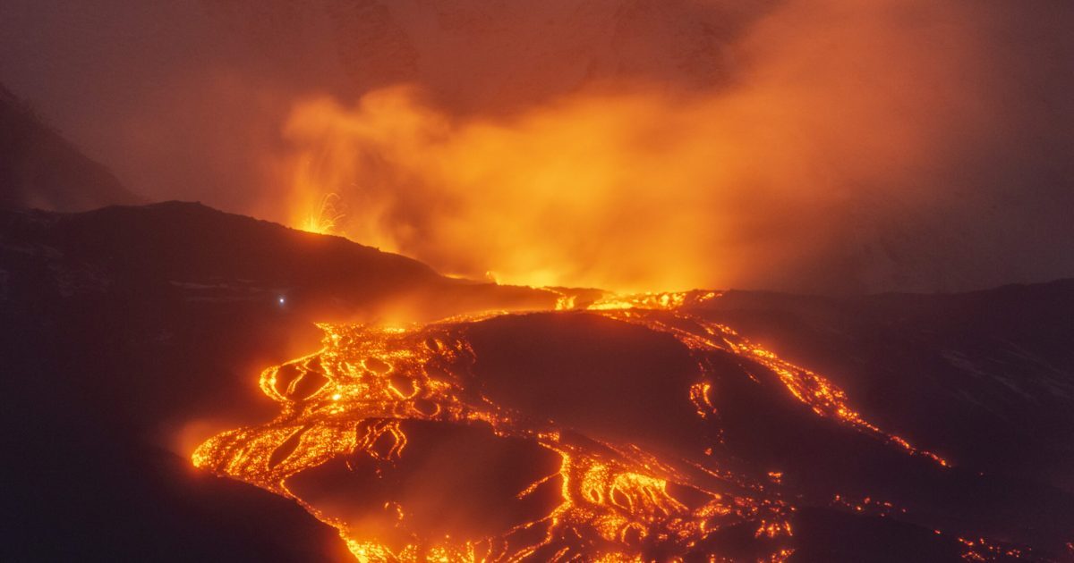Etna blochează zborurile spre Catania