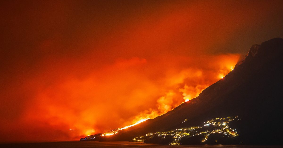 Croația în flăcări: MAE sfătuiește românii să fie precauți