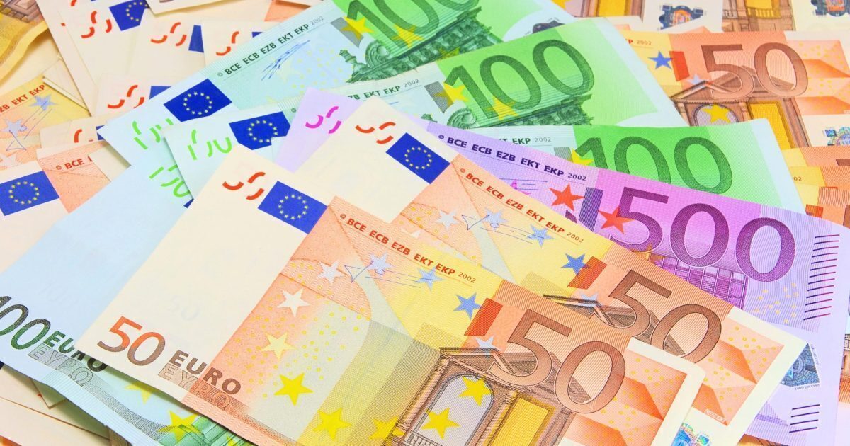 Europa: Cash-ul revine masiv în portofele. De ce plătim iar cu banii tradiționali