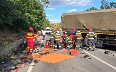 Tragedie: Copil și doi adulți uciși în accident cu camion militar
