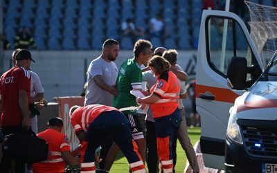 Panică la Botoșani: Ambulanța pe teren, antrenorului Corvinul i s-a făcut rău