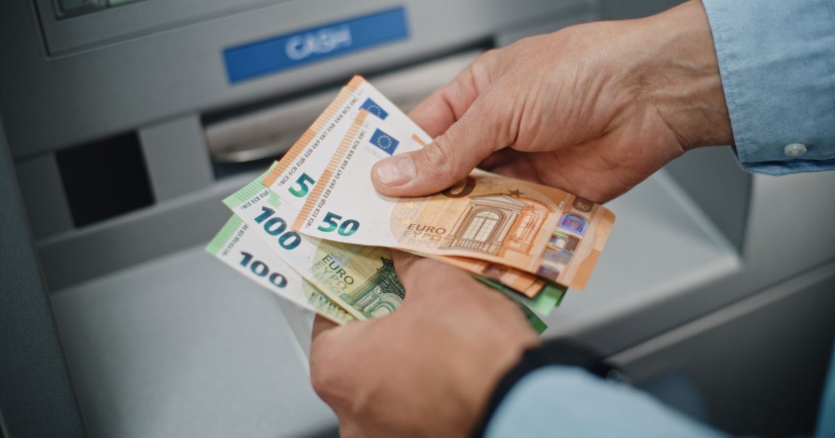 Bancnote false în străinătate: Fii atent la restul primit