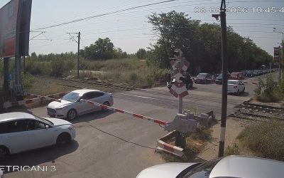 Șoferi prinși la Petricani, CFR avertizează: Pericol pe calea ferată