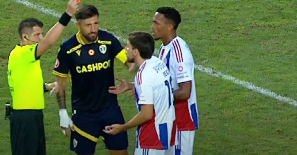 Fotbalist eliminat BRUTAL după intrarea pe teren