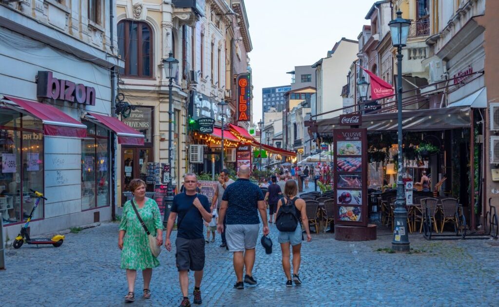 Românii fug de vacanța-n țară: De ce?