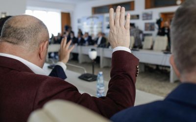 Haos Consilieri: Legea Modificată în Parlament, CSSEKE Contrazis