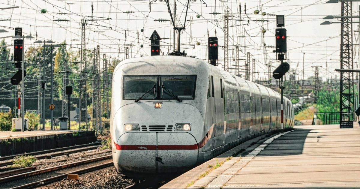 Foc la ultimul vagon Regio: Călătorii, evacuați de urgență