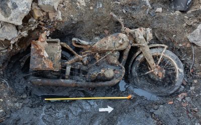 Motocicletă din WWII, scoasă la iveală din Dunăre