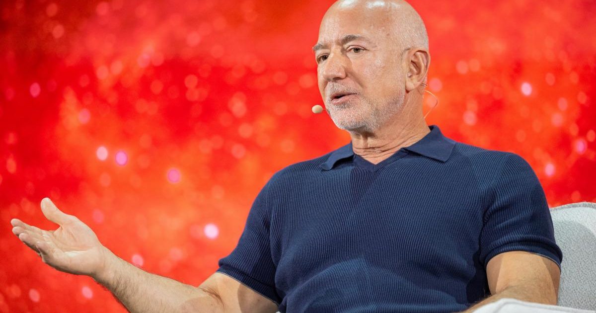 Bezos la un pas de Liverpool: 1,55 miliarde € pentru club