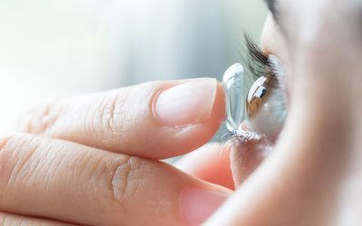 Lentile de contact: Unde NU le poți purta? Pericol pentru vedere