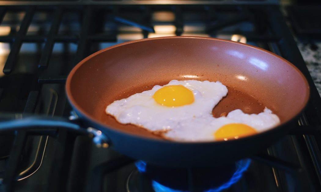 Ouă prăjite altfel: Chef-ul dezvăluie secretul