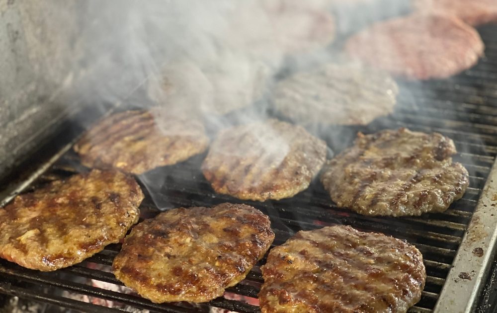 Pljeskavica sârbească: Rețeta secretă, mai bună ca burgerii