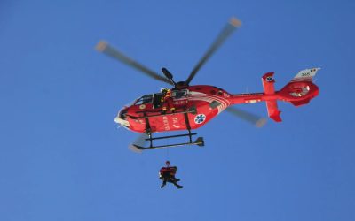 Tată și fiu germani, salvați în premieră în România după o operațiune SMURD