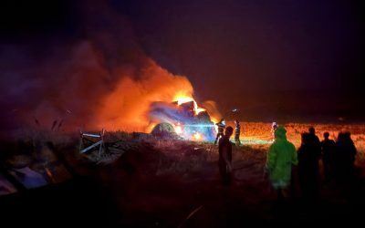 Fulger declanșează un infern: Foc devastator, pompierii în luptă cu flăcările